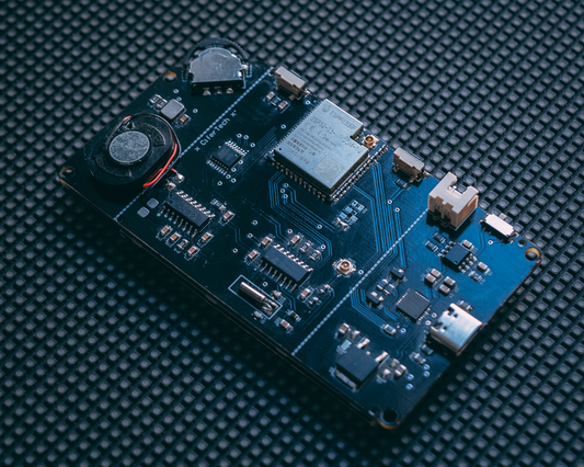 Fennec Public Handheld AM / FM / SW receiver on ESP32-S3 and SI4732. SSTV, Morse, RSSI homing, and a web remote.
